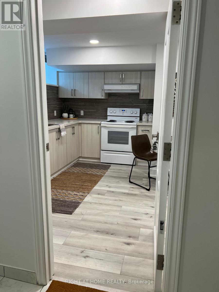 Bsmt - 76 Glendale Avenue, Toronto, Ontario  M6R 2T1 - Photo 34 - W13002340