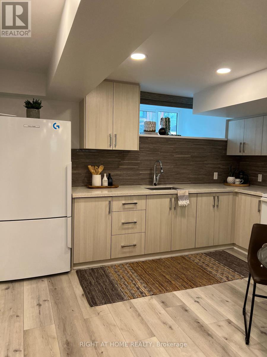 Bsmt - 76 Glendale Avenue, Toronto, Ontario  M6R 2T1 - Photo 28 - W13002340