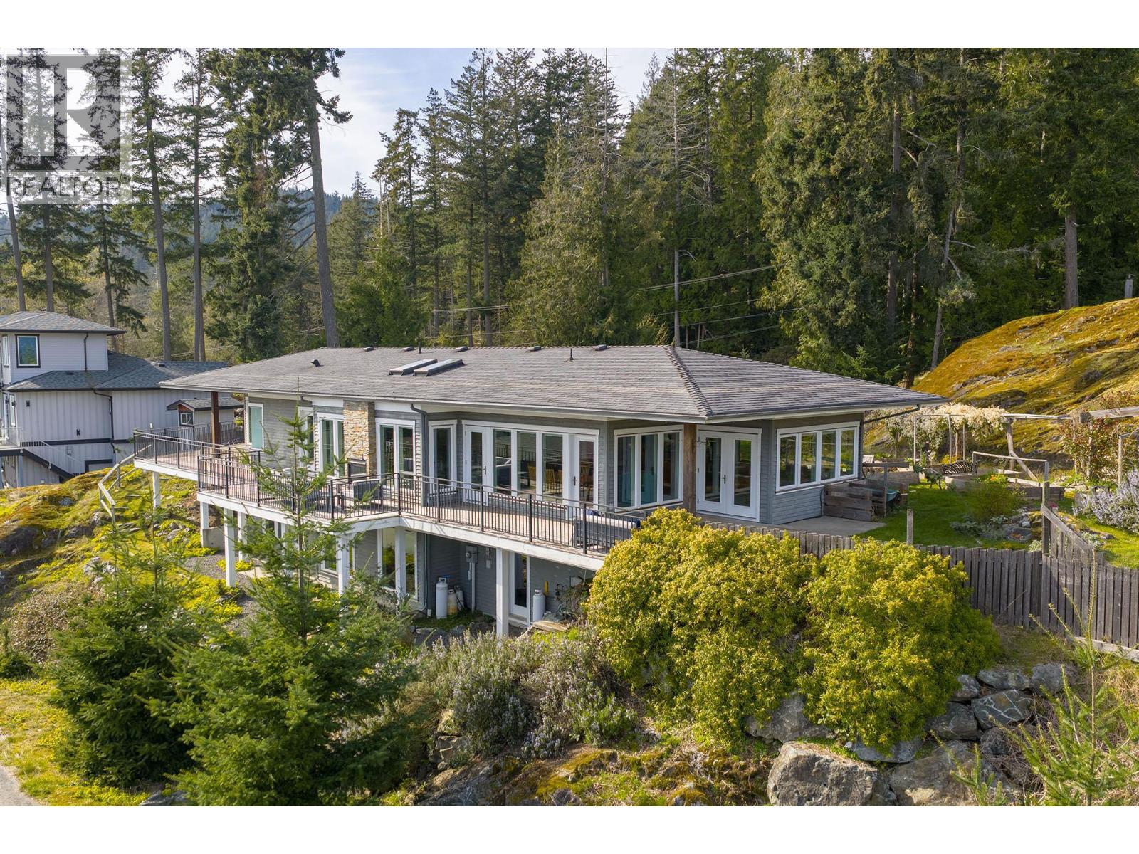 889 COWAN POINT DRIVE, Bowen Island, British Columbia
