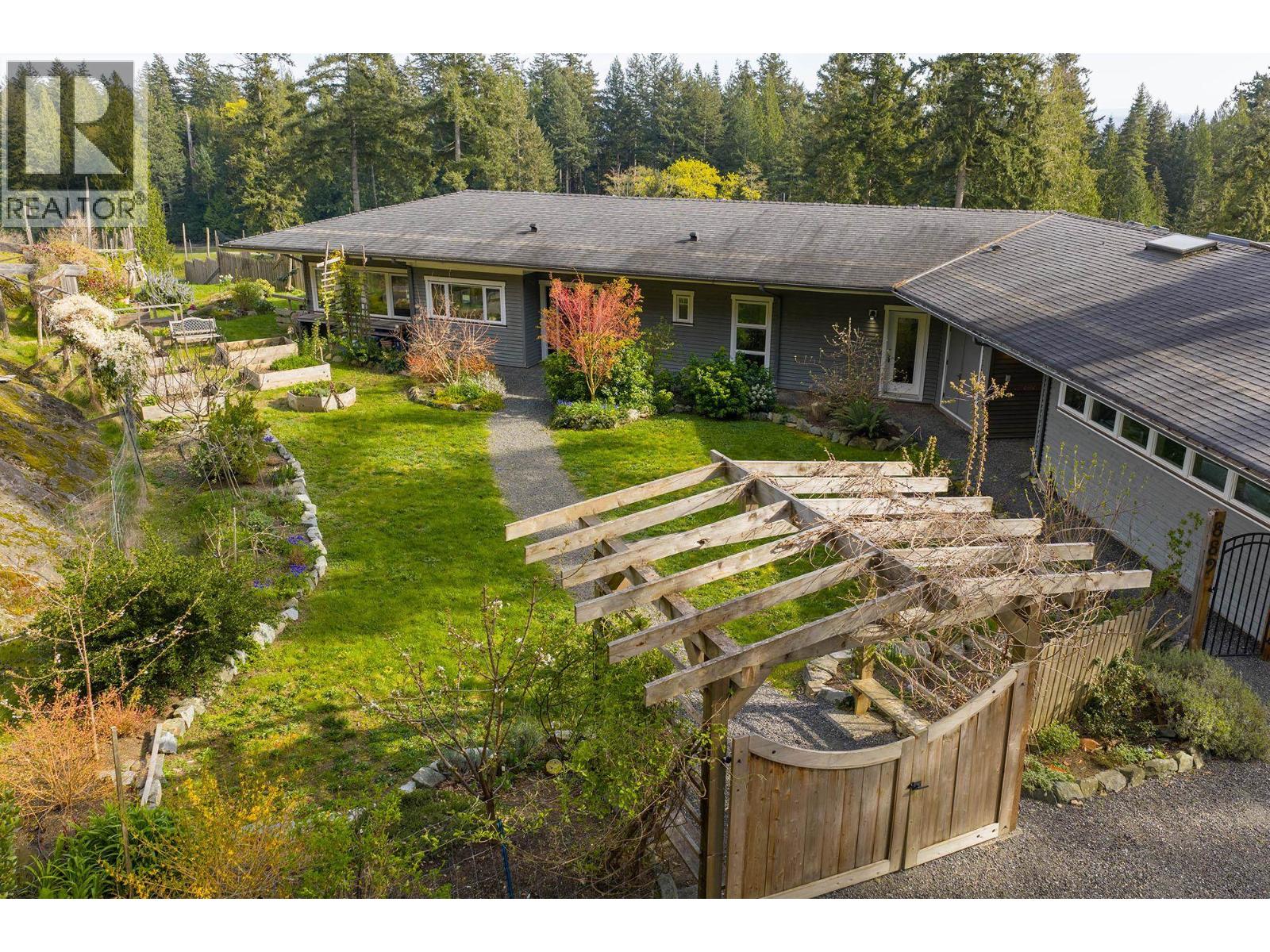 889 Cowan Point Drive, Bowen Island, British Columbia  V0N 1G2 - Photo 2 - R3111070