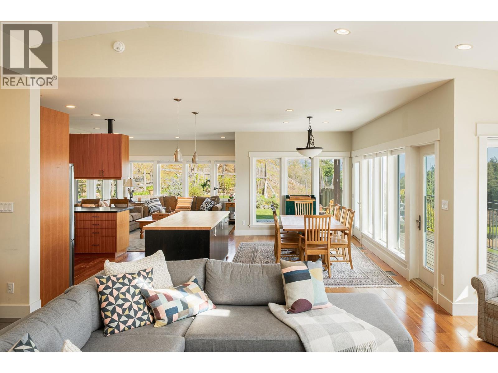 889 Cowan Point Drive, Bowen Island, British Columbia  V0N 1G2 - Photo 11 - R3111070