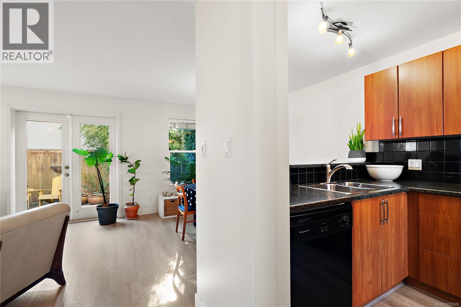 1 833 Princess Ave, Victoria, British Columbia  V8T 1K7 - Photo 10 - 1032576