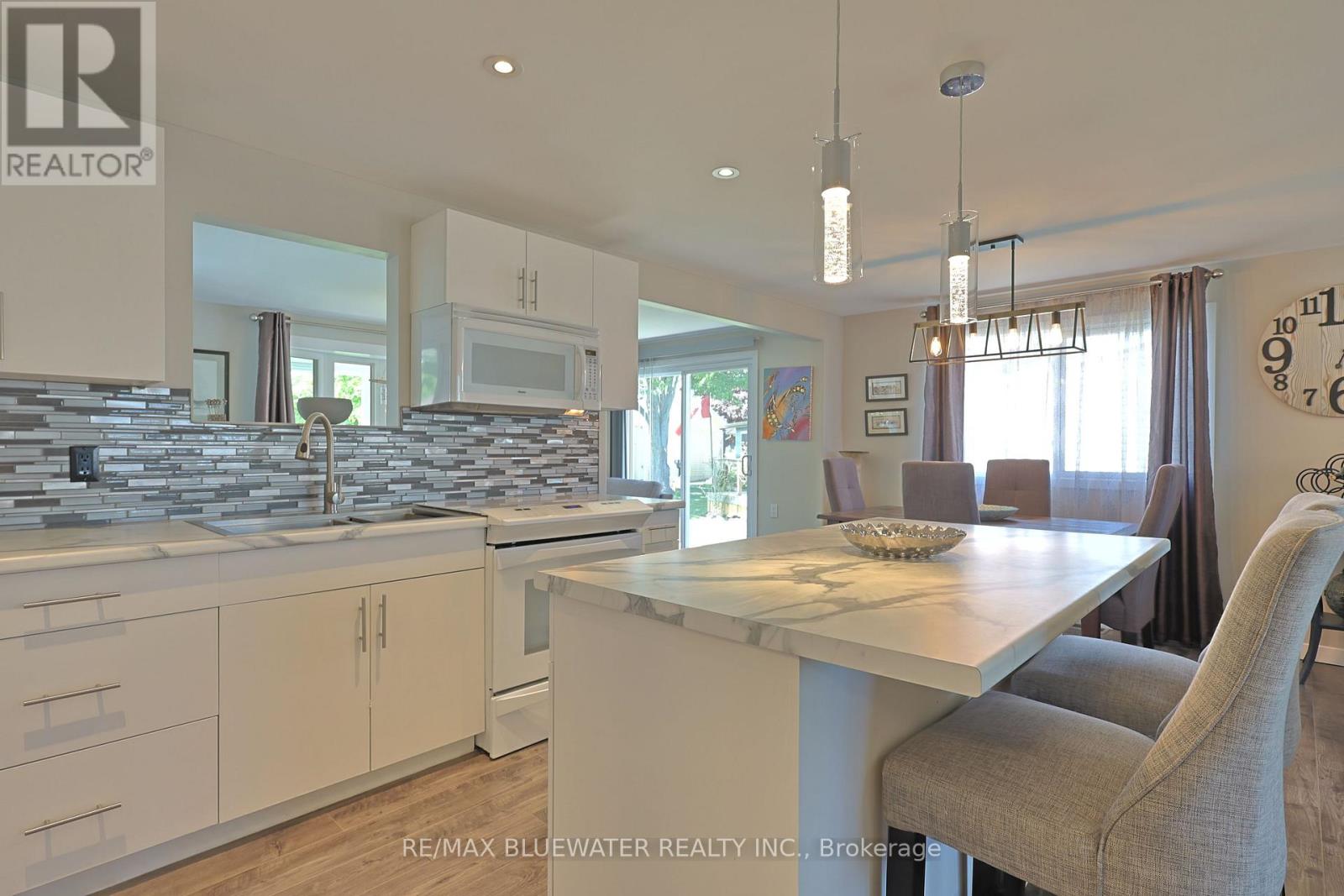 236 Pebble Beach Parkway, South Huron, Ontario  N0M 1T0 - Photo 15 - X12780000