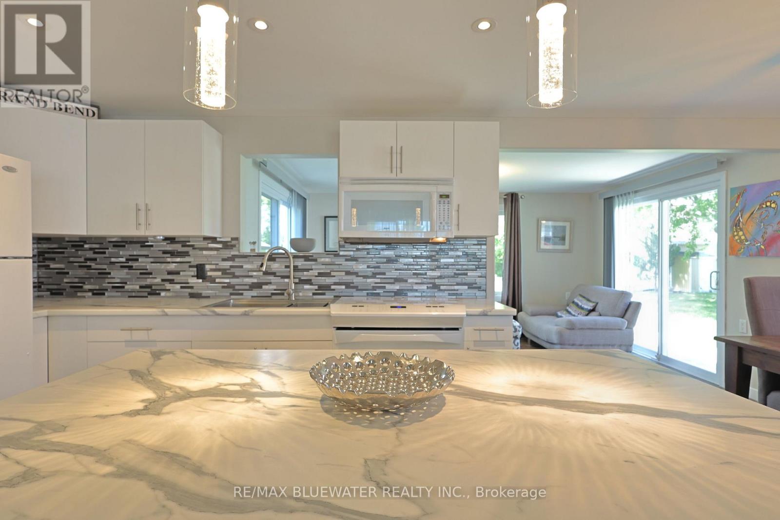 236 Pebble Beach Parkway, South Huron, Ontario  N0M 1T0 - Photo 13 - X12780000