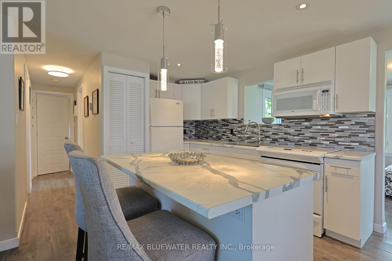 236 Pebble Beach Parkway, South Huron, Ontario  N0M 1T0 - Photo 2 - X12780000