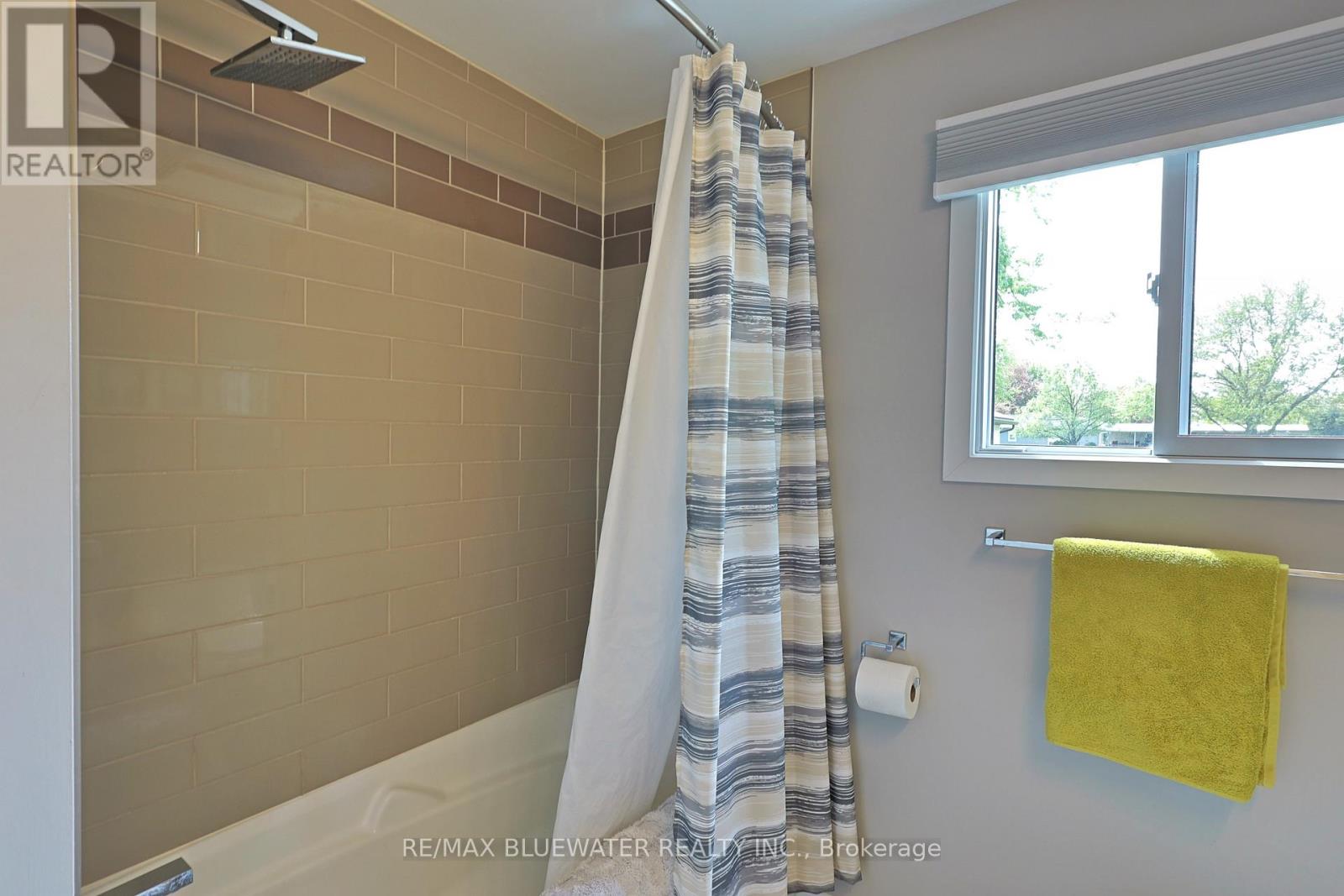 236 Pebble Beach Parkway, South Huron, Ontario  N0M 1T0 - Photo 24 - X12780000