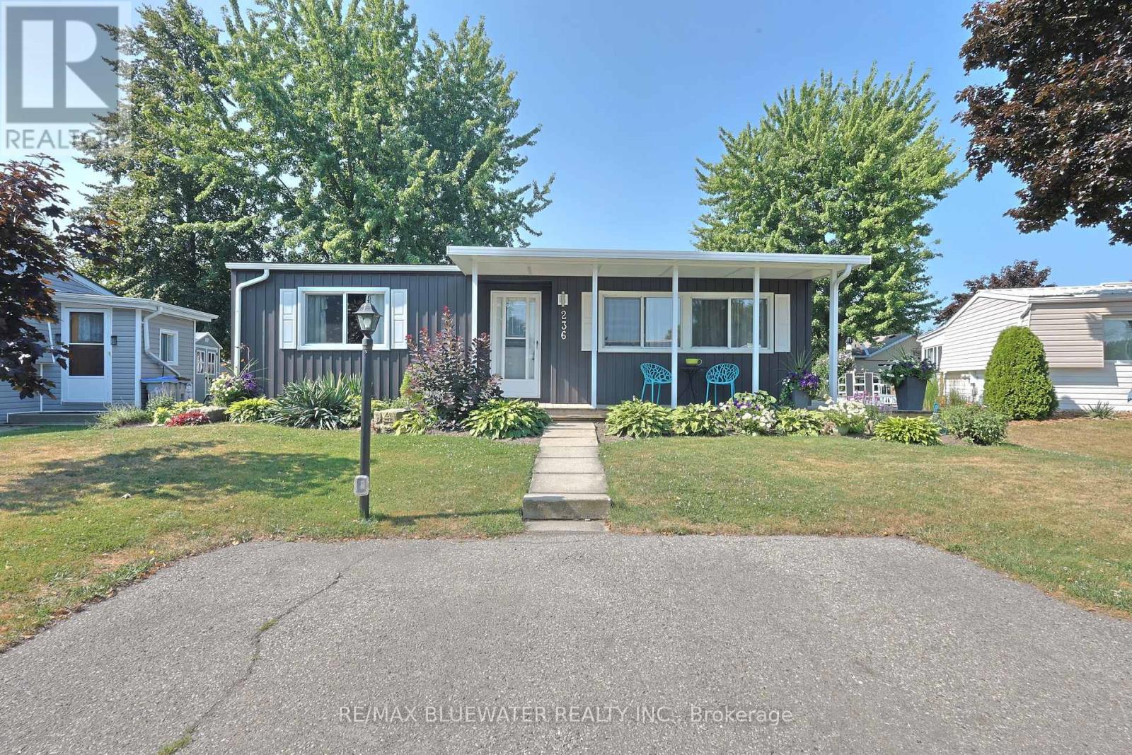 236 Pebble Beach Parkway, South Huron, Ontario  N0M 1T0 - Photo 6 - X12780000