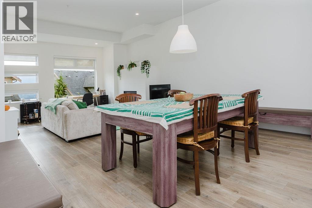 109 736 Gibsons Way, Gibsons, British Columbia  V0N 1V9 - Photo 10 - R3113082