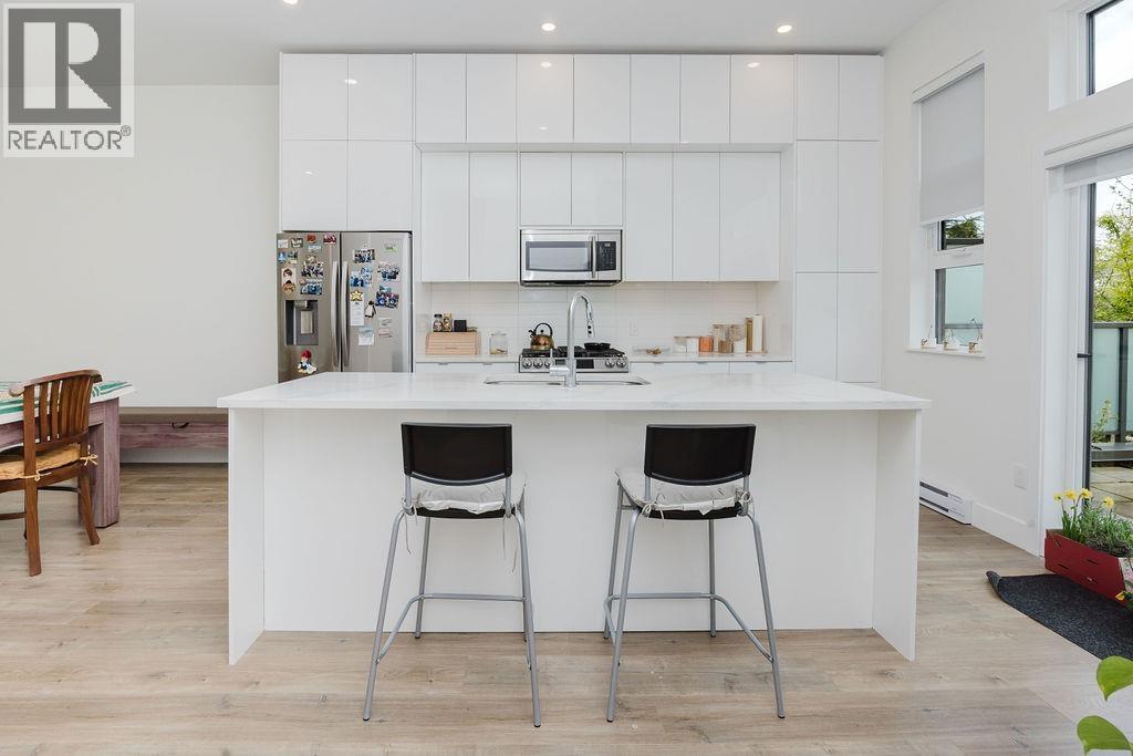 109 736 Gibsons Way, Gibsons, British Columbia  V0N 1V9 - Photo 11 - R3113082