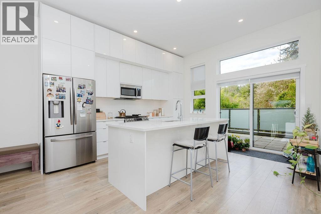 109 736 Gibsons Way, Gibsons, British Columbia  V0N 1V9 - Photo 12 - R3113082