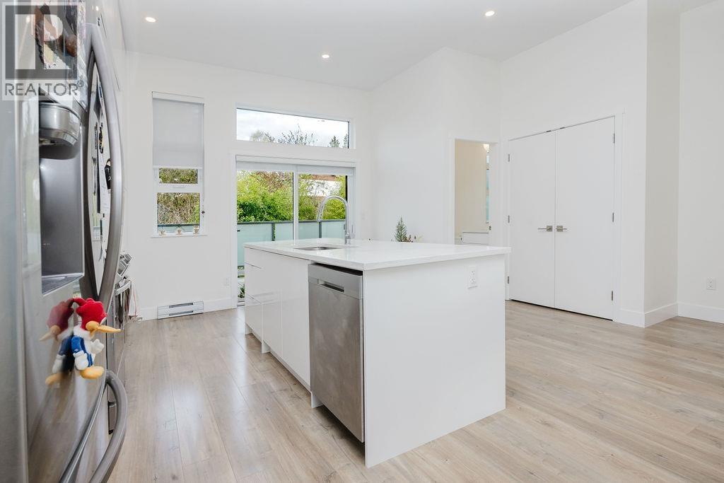 109 736 Gibsons Way, Gibsons, British Columbia  V0N 1V9 - Photo 15 - R3113082