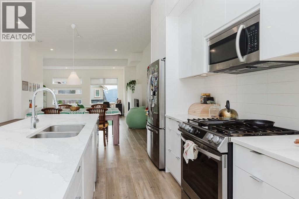 109 736 Gibsons Way, Gibsons, British Columbia  V0N 1V9 - Photo 18 - R3113082