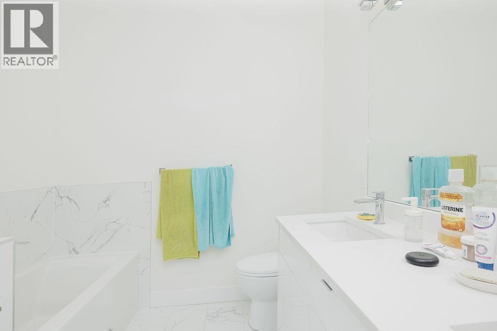 109 736 Gibsons Way, Gibsons, British Columbia  V0N 1V9 - Photo 33 - R3113082