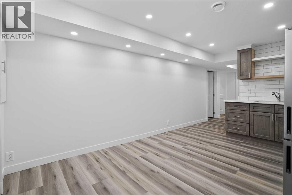 128 Bernard Close Nw, Calgary, Alberta  T3K 2H3 - Photo 19 - A2290594