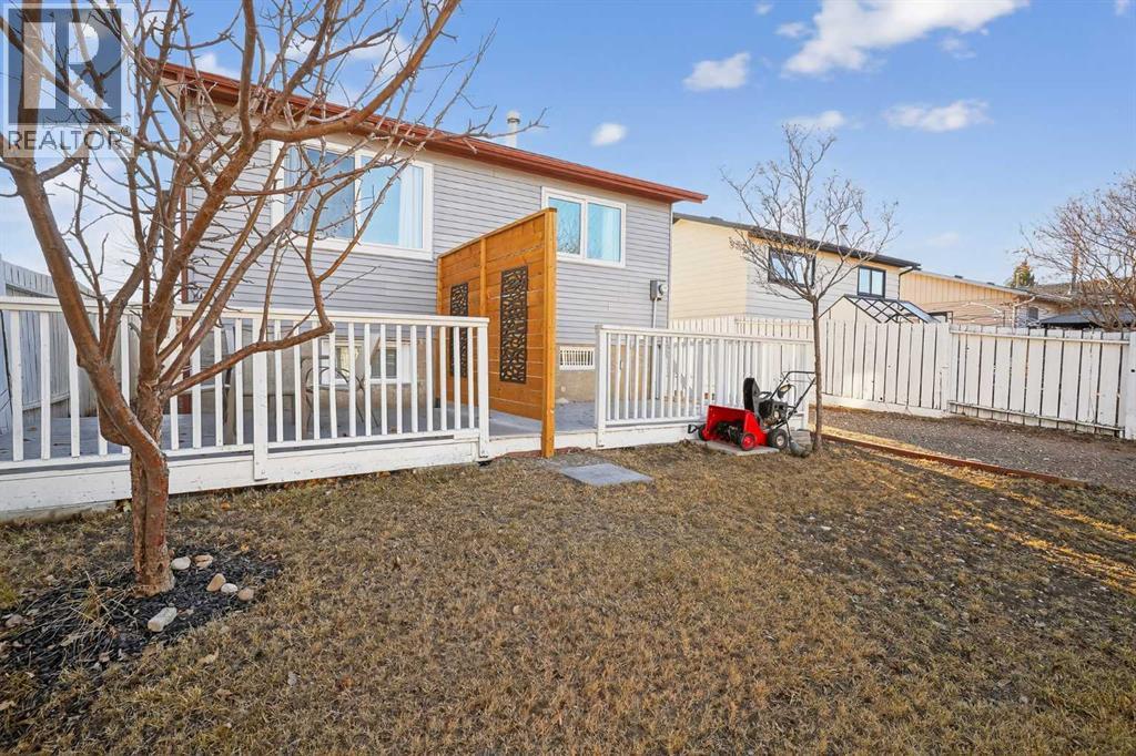128 Bernard Close Nw, Calgary, Alberta  T3K 2H3 - Photo 24 - A2290594