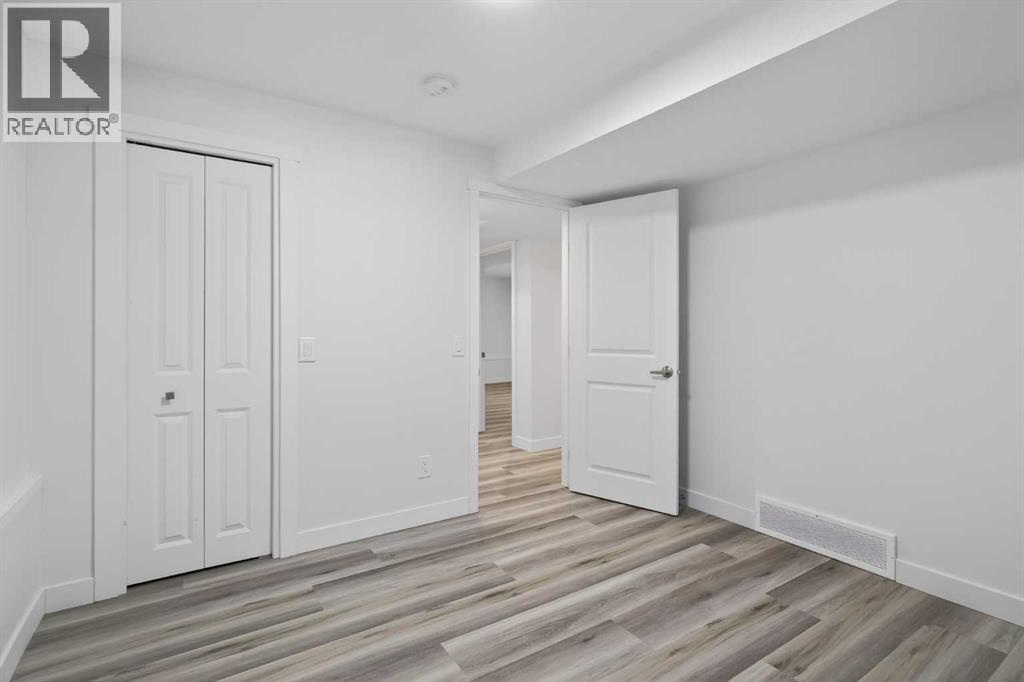 128 Bernard Close Nw, Calgary, Alberta  T3K 2H3 - Photo 20 - A2290594