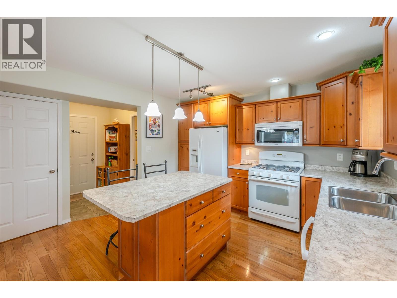 102 Regina Avenue Unit# 101 Penticton Photo 3