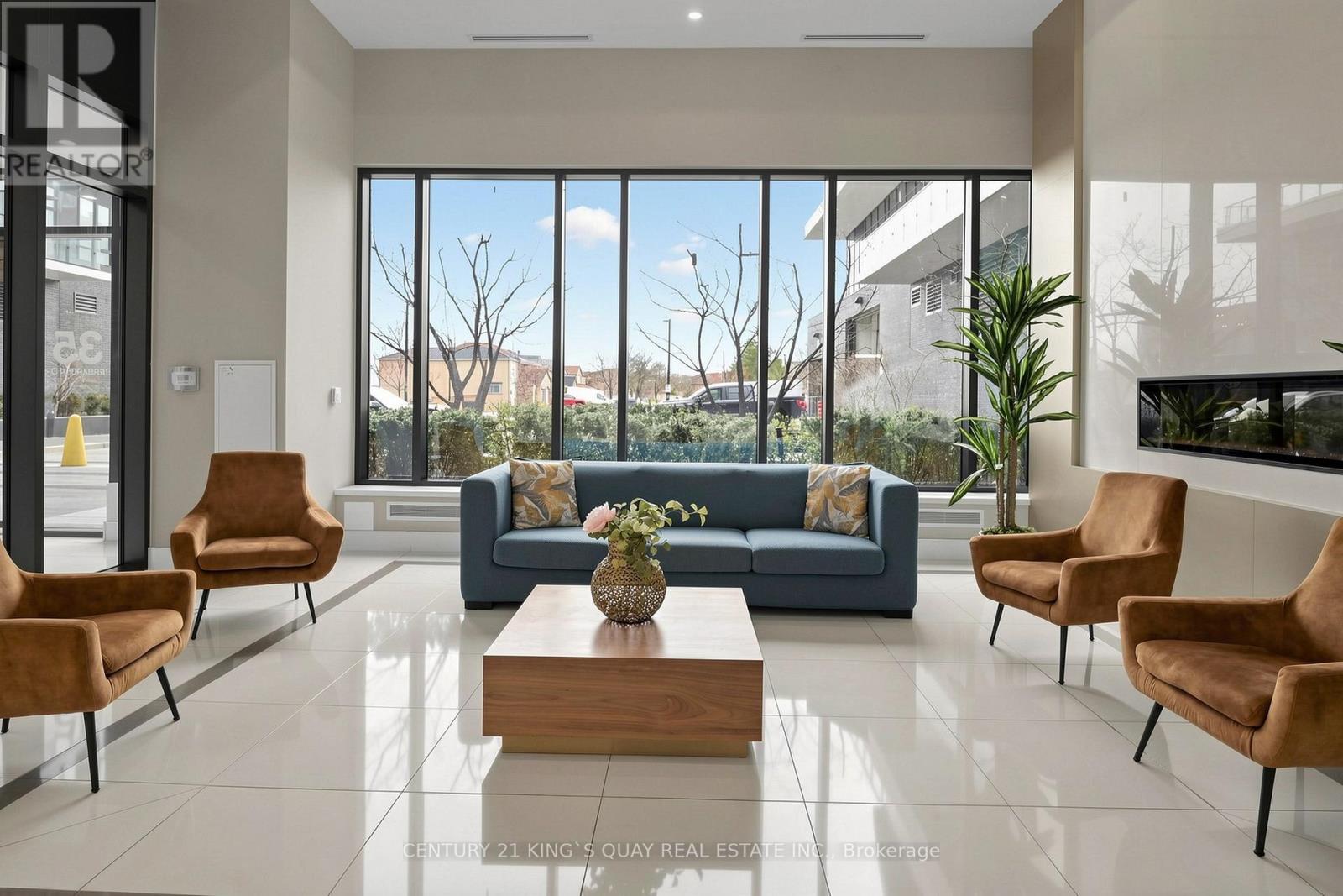 35 Watergarden Drive, Mississauga, Ontario  L5R 0G8 - Photo 2 - W13016668