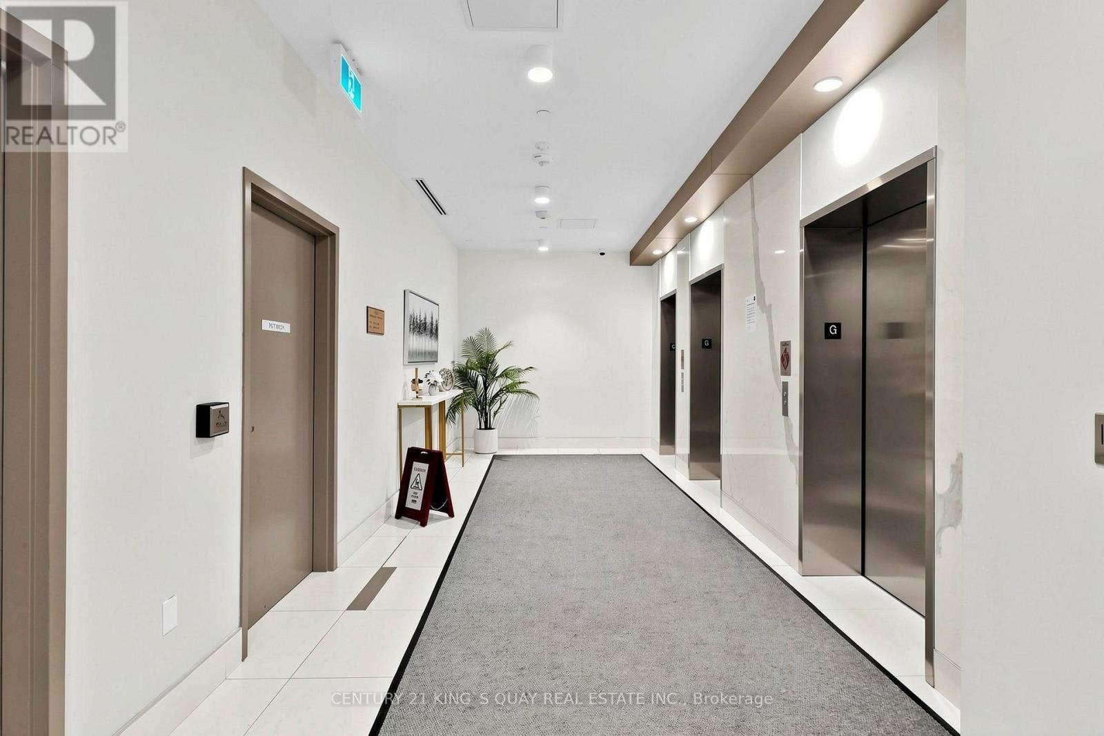 35 Watergarden Drive, Mississauga, Ontario  L5R 0G8 - Photo 5 - W13016668