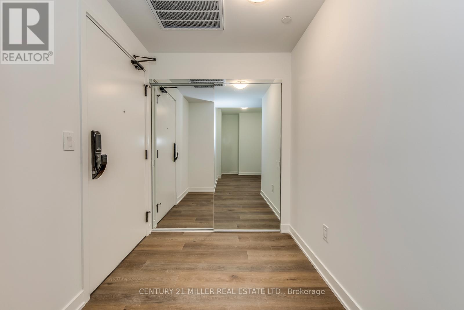 313 - 2075 Lakeshore Road, Burlington, Ontario  L7R 1E2 - Photo 3 - W13016670