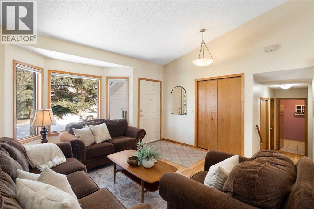 221 Scurfield Place Nw, Calgary, Alberta  T3L 1T3 - Photo 6 - A2299308