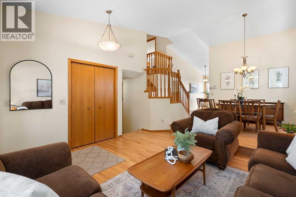 221 Scurfield Place Nw, Calgary, Alberta  T3L 1T3 - Photo 7 - A2299308