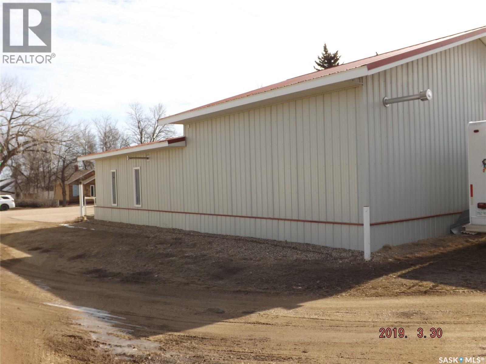 522 Mann Avenue, Radville, Saskatchewan  S0C 2G0 - Photo 3 - SK033135