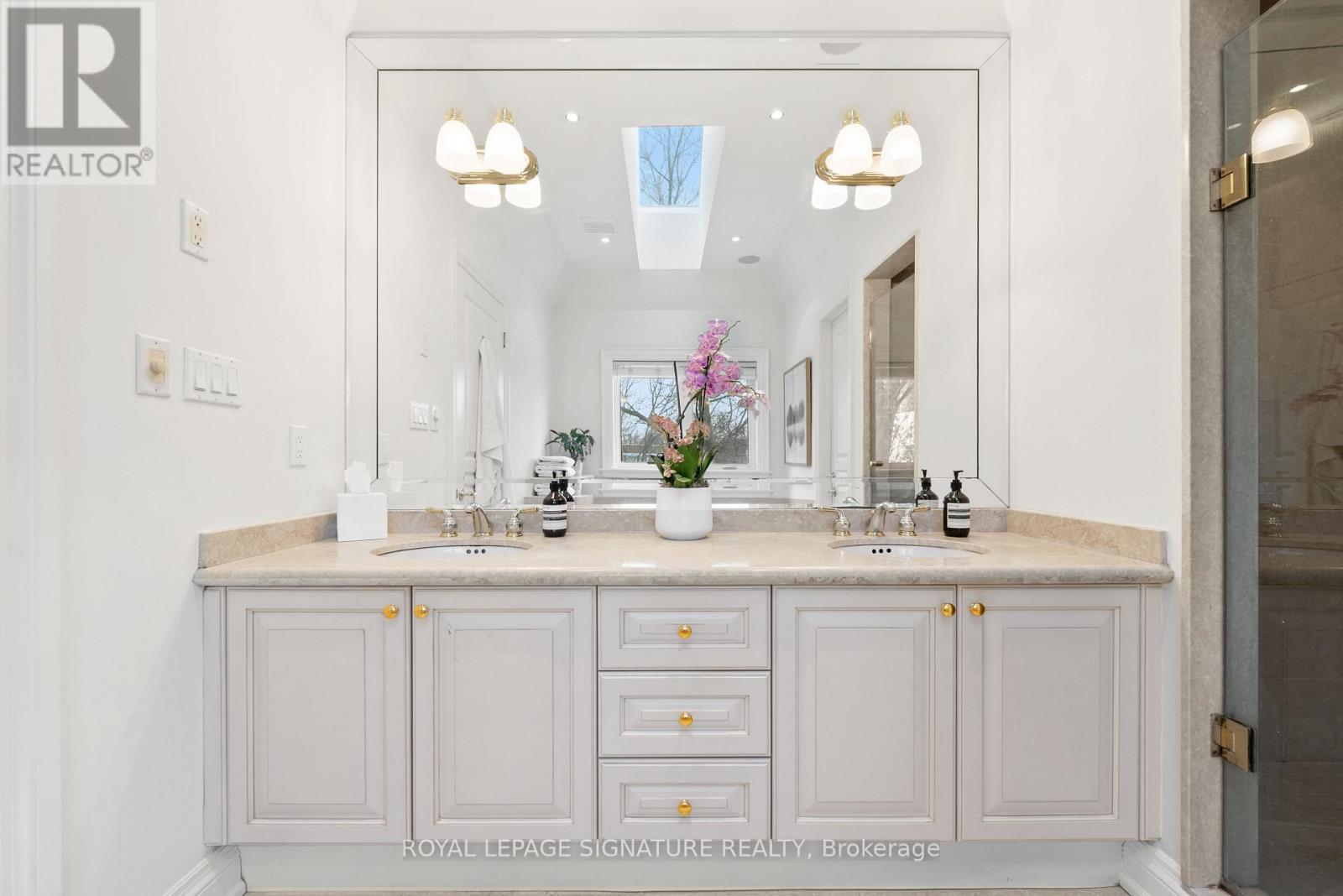 68 Carmichael Avenue, Toronto, Ontario  M5M 2W7 - Photo 16 - C13002382