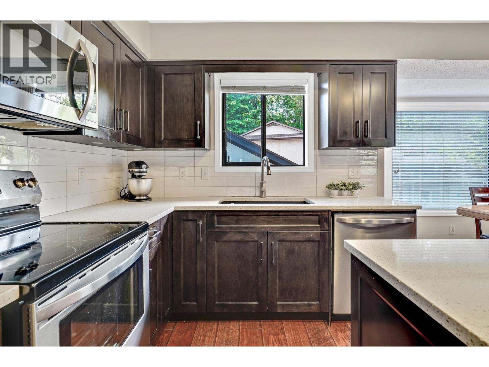 496 Glenbrook Drive, New Westminster, British Columbia  V3L 5K1 - Photo 10 - R3108342