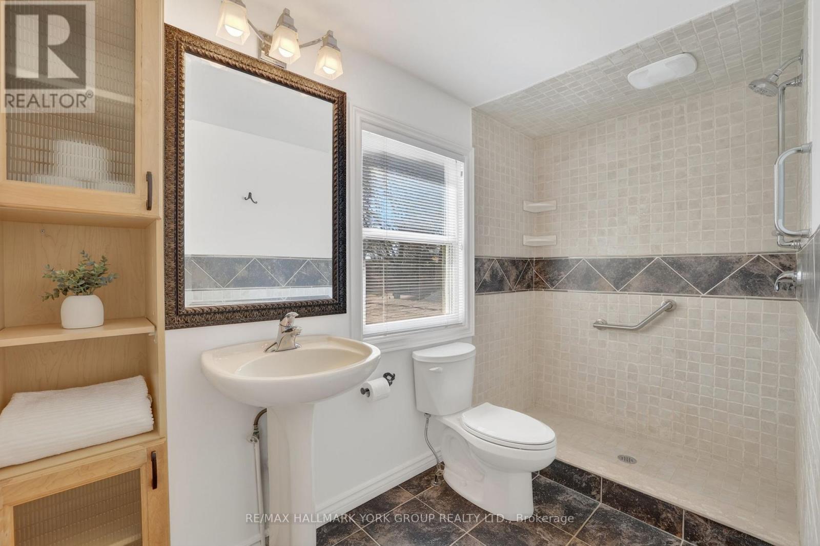 26 Mendys Forest, Aurora, Ontario  L4G 5A4 - Photo 30 - N12981156