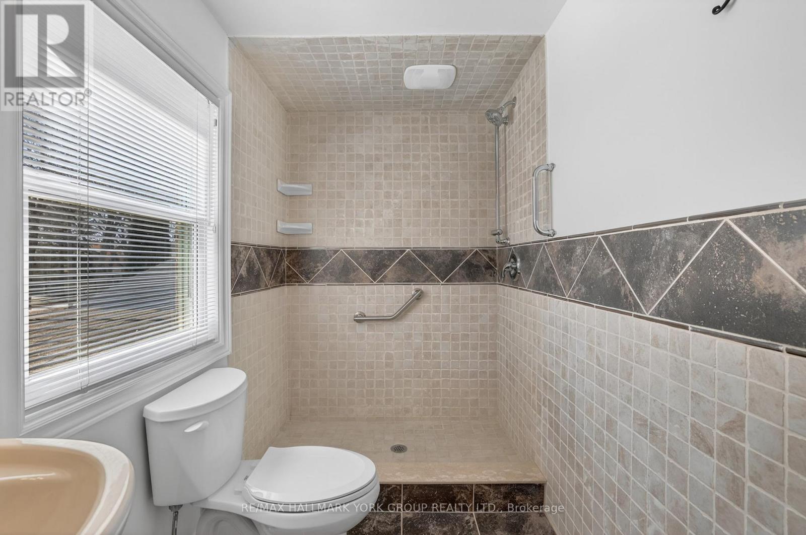 26 Mendys Forest, Aurora, Ontario  L4G 5A4 - Photo 31 - N12981156