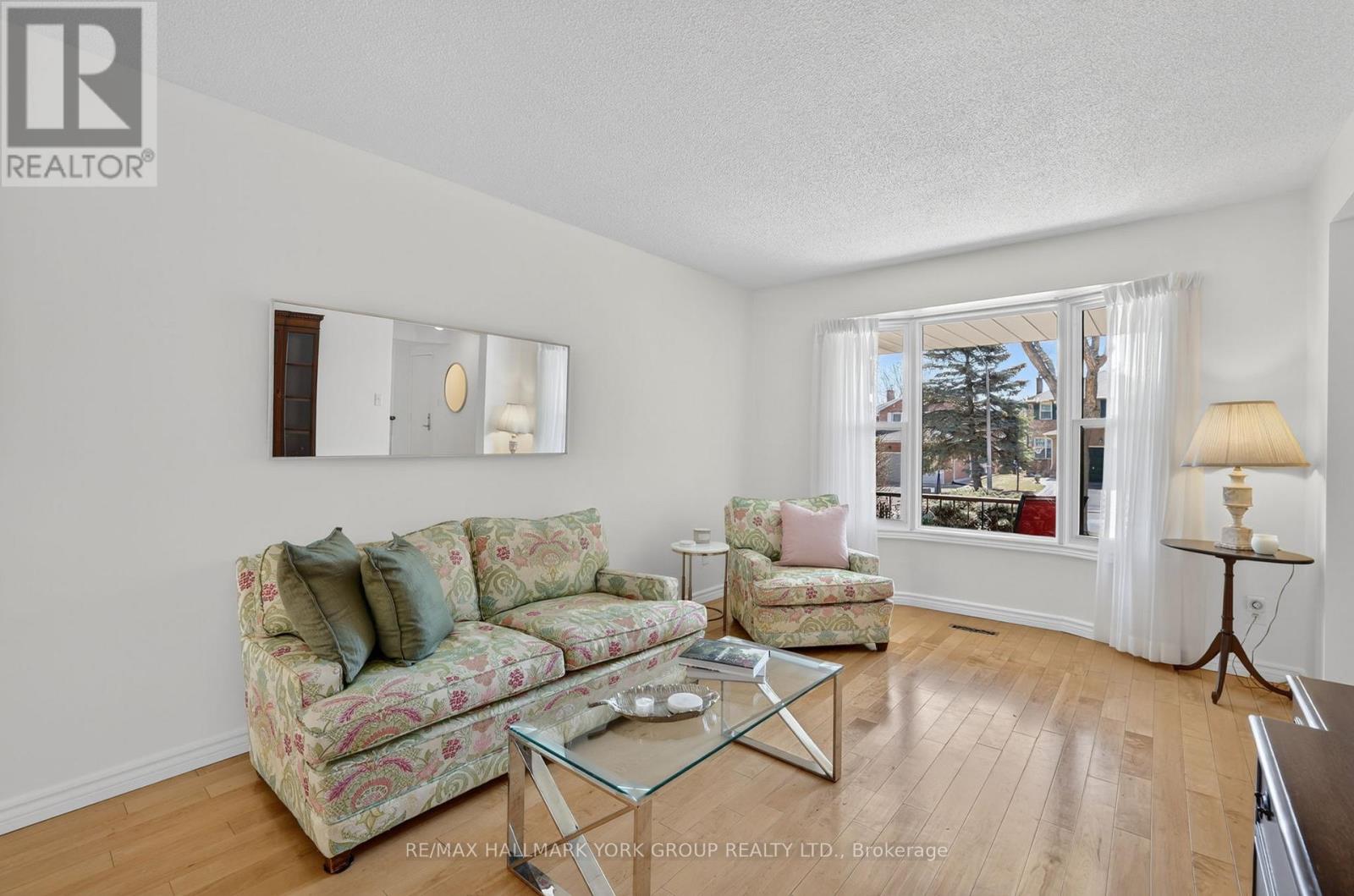 26 Mendys Forest, Aurora, Ontario  L4G 5A4 - Photo 7 - N12981156