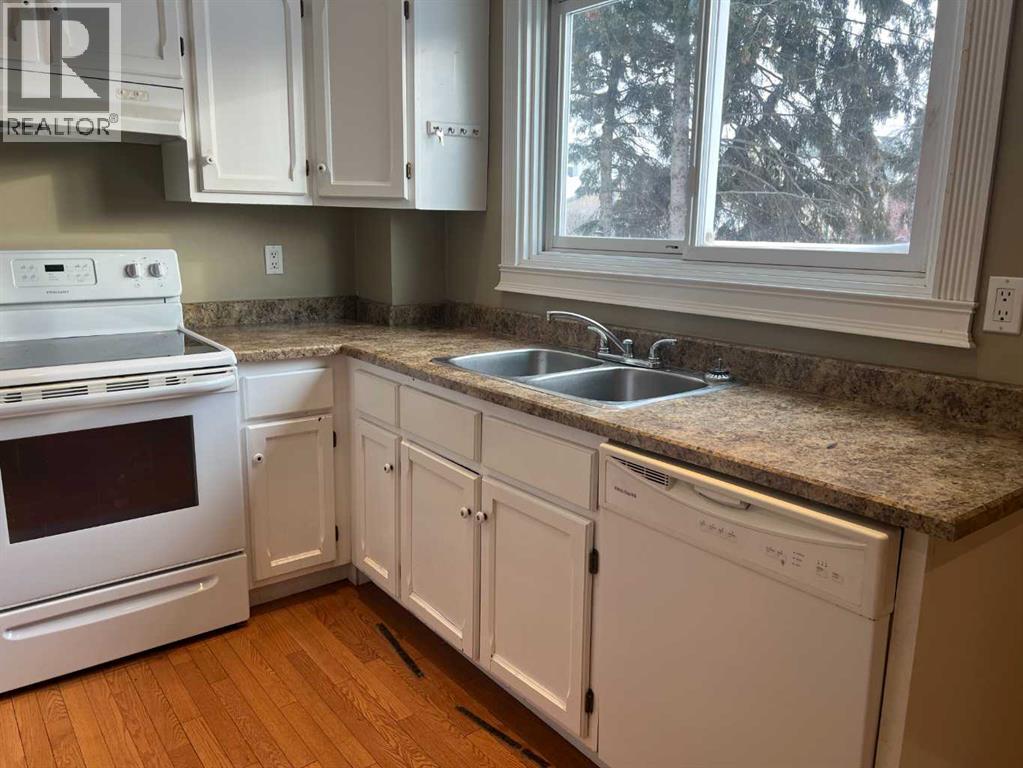 893 Timberline, Fort Mcmurray, Alberta  T9K 1E9 - Photo 3 - A2281888