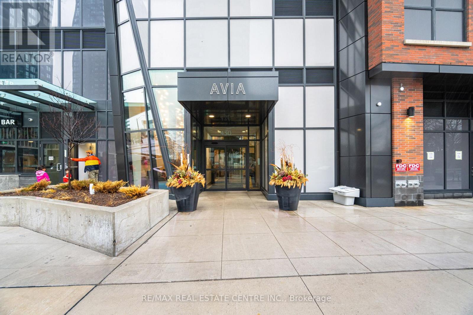 4905 - 430 Square One Drive, Mississauga, Ontario  L5B 0L6 - Photo 2 - W13016750