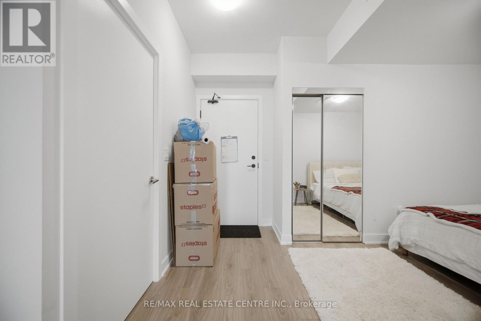 4905 - 430 Square One Drive, Mississauga, Ontario  L5B 0L6 - Photo 5 - W13016750