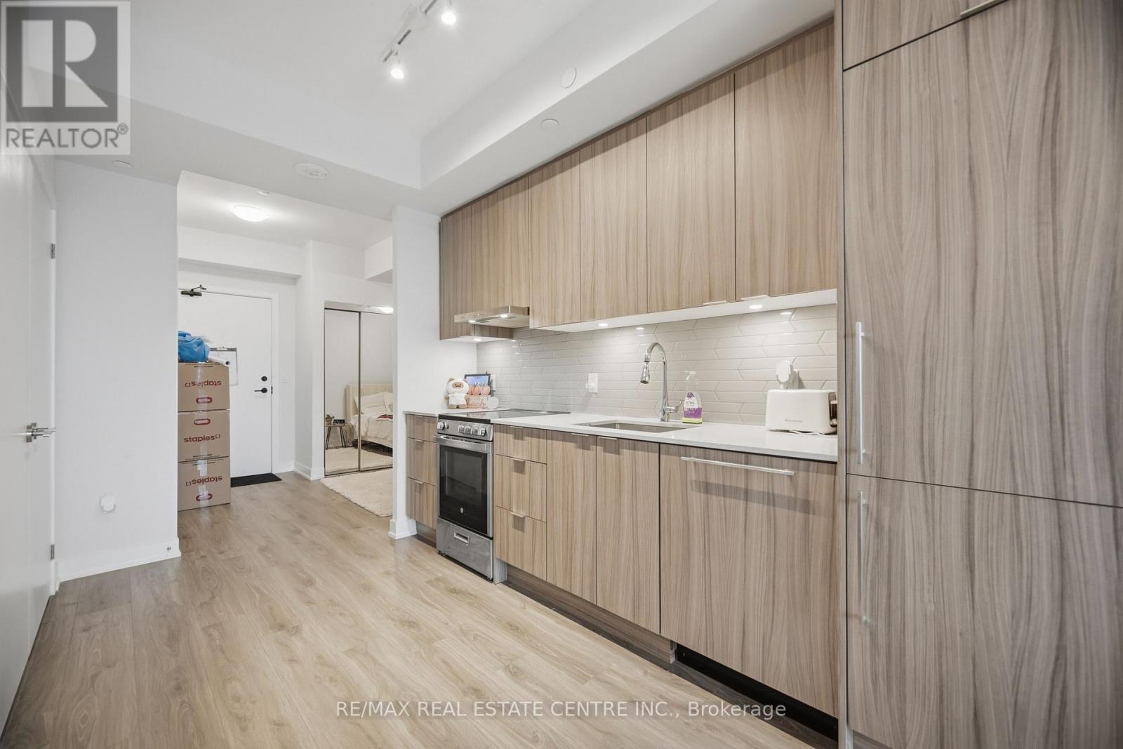 4905 - 430 Square One Drive, Mississauga, Ontario  L5B 0L6 - Photo 8 - W13016750