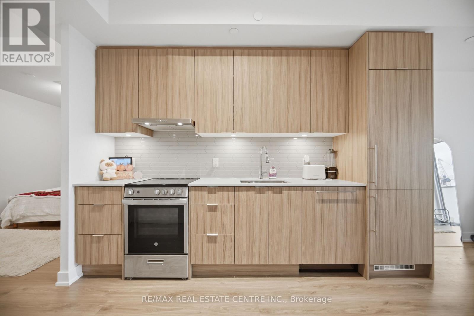 4905 - 430 Square One Drive, Mississauga, Ontario  L5B 0L6 - Photo 9 - W13016750