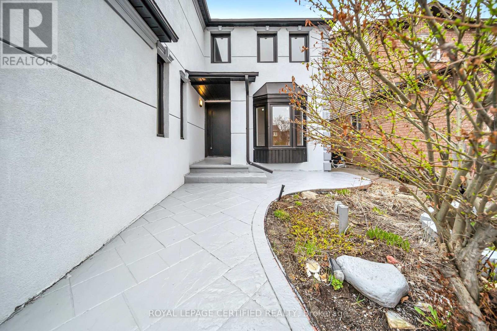 6062 Prairie Circle, Mississauga, Ontario  L5N 5C5 - Photo 2 - W13016756