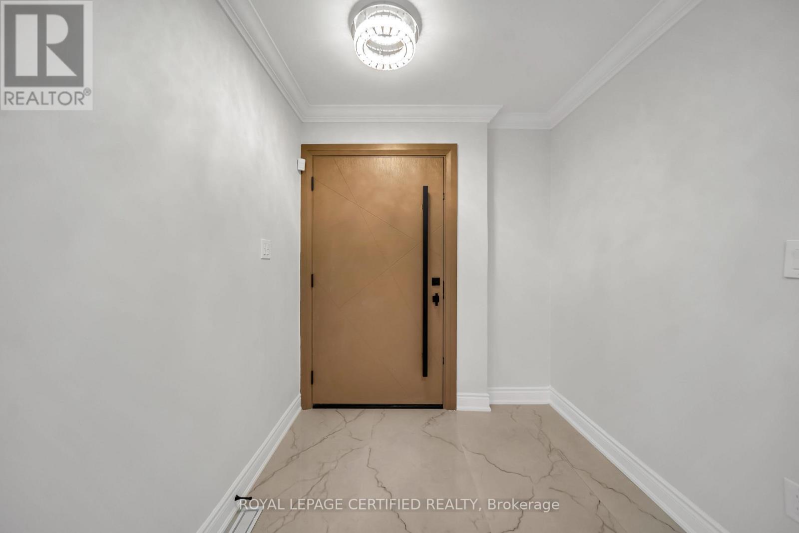 6062 Prairie Circle, Mississauga, Ontario  L5N 5C5 - Photo 3 - W13016756