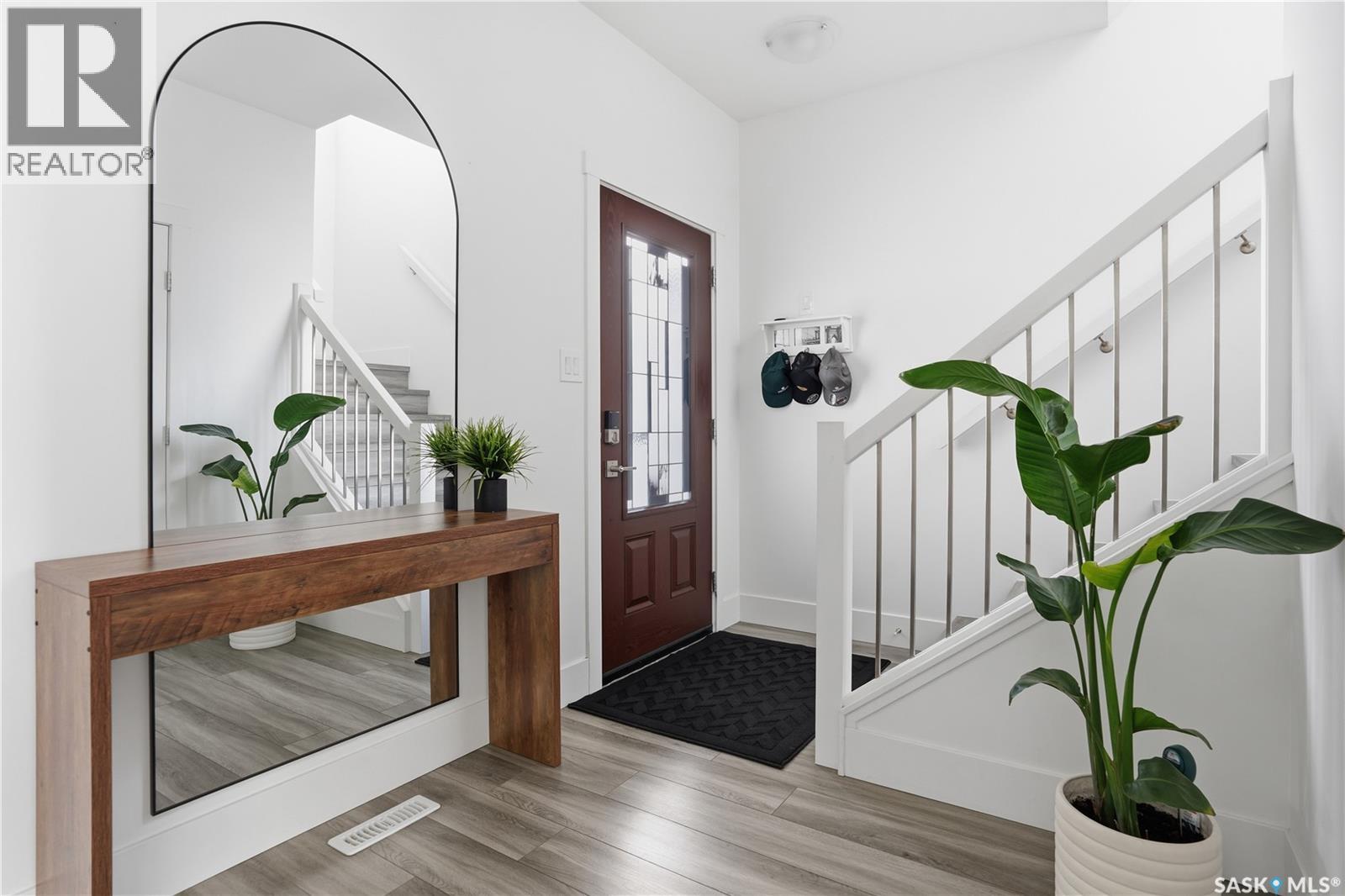 1037 Maplewood Drive, Moose Jaw, Saskatchewan  S6J 0E4 - Photo 3 - SK033318