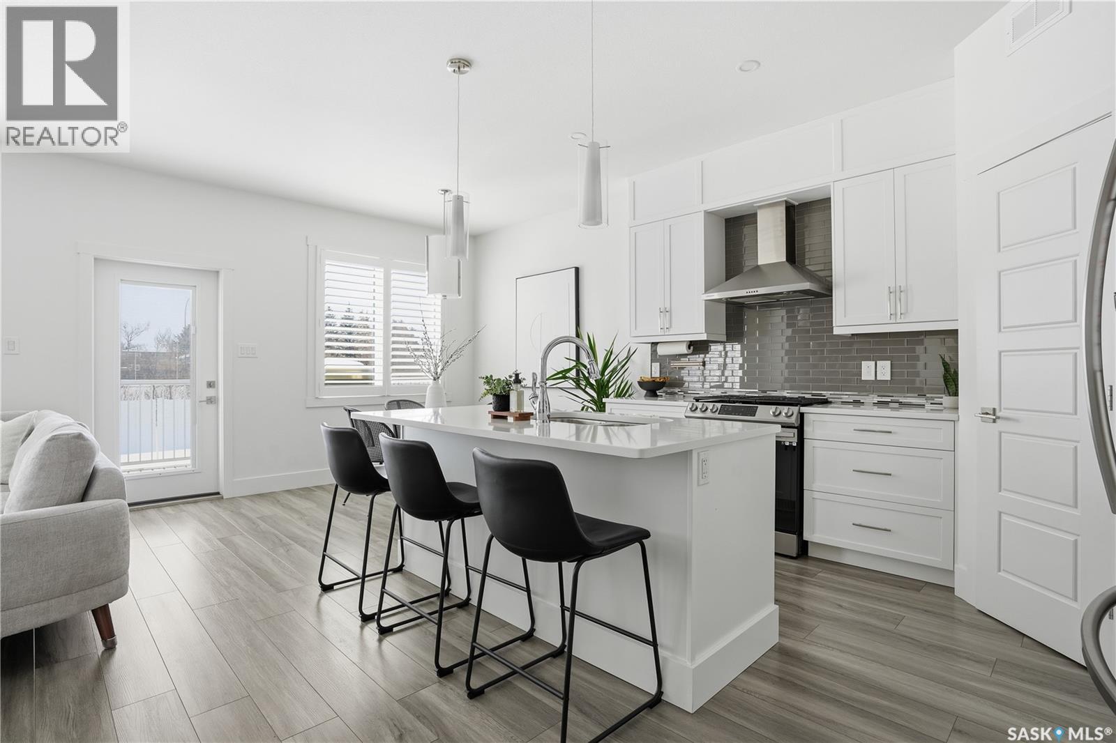 1037 Maplewood Drive, Moose Jaw, Saskatchewan  S6J 0E4 - Photo 5 - SK033318