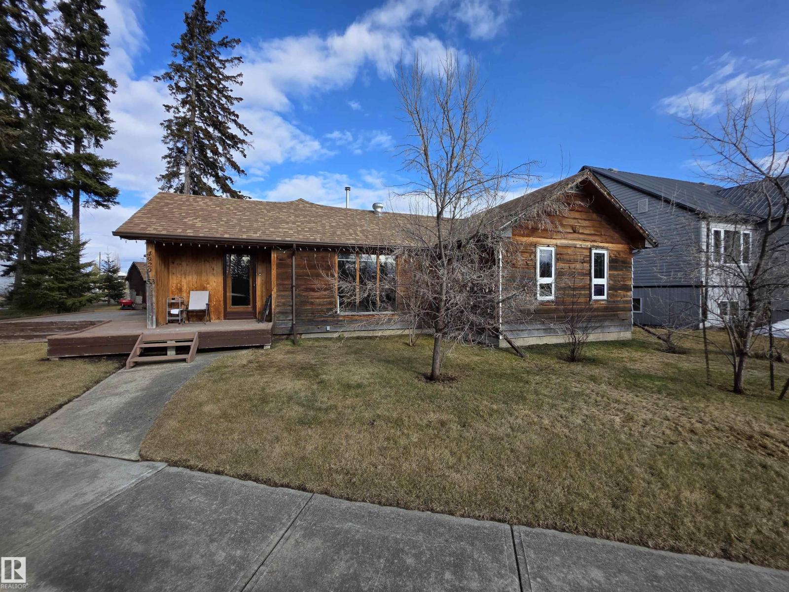 4929 53 ST, entwistle, Alberta
