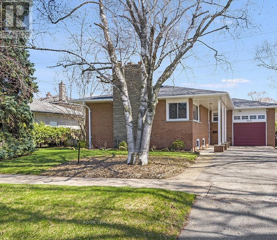 1602 Carletta Drive, Mississauga, Ontario  L4X 1E5 - Photo 2 - W12838956