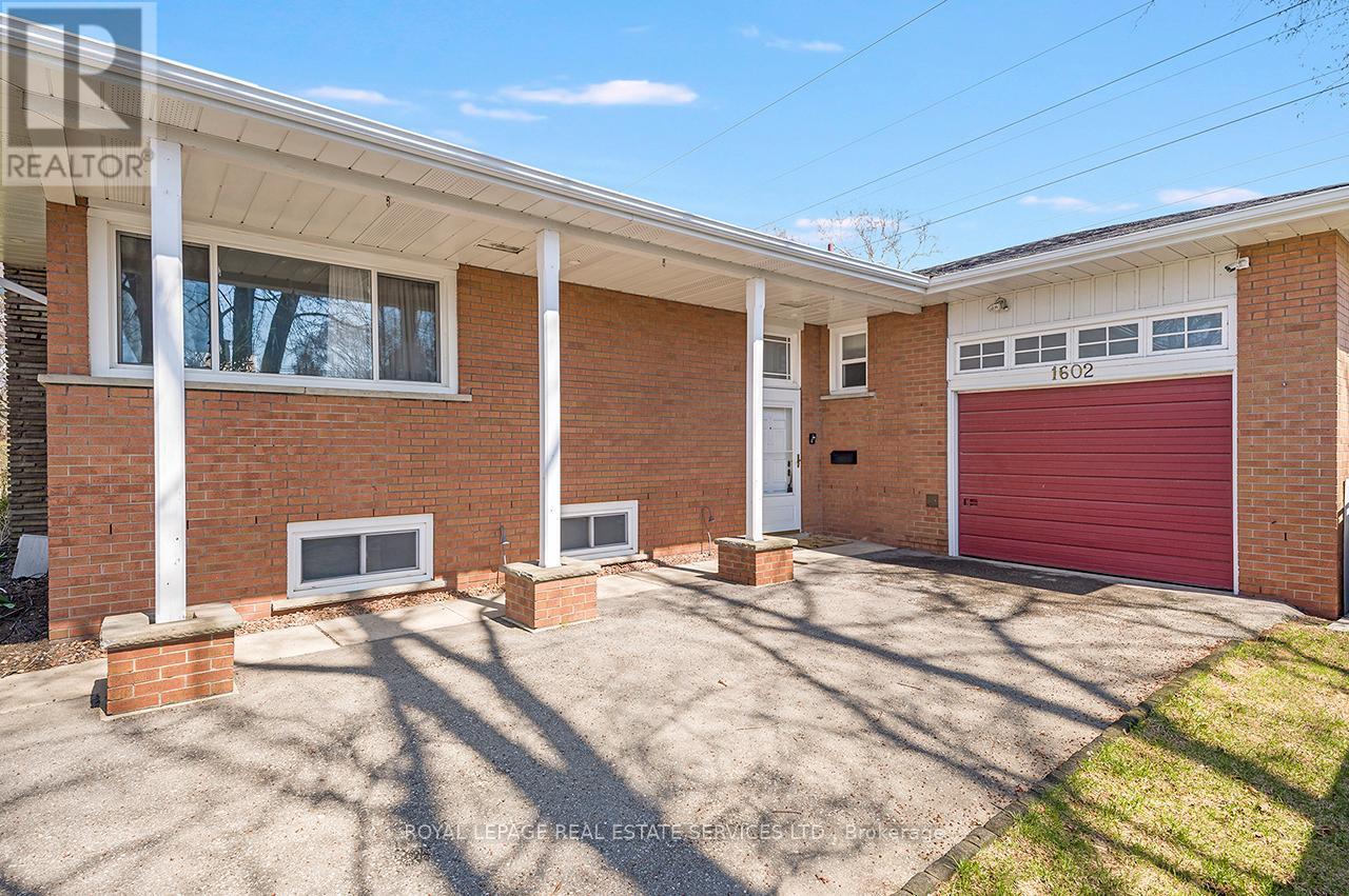 1602 Carletta Drive, Mississauga, Ontario  L4X 1E5 - Photo 5 - W12838956