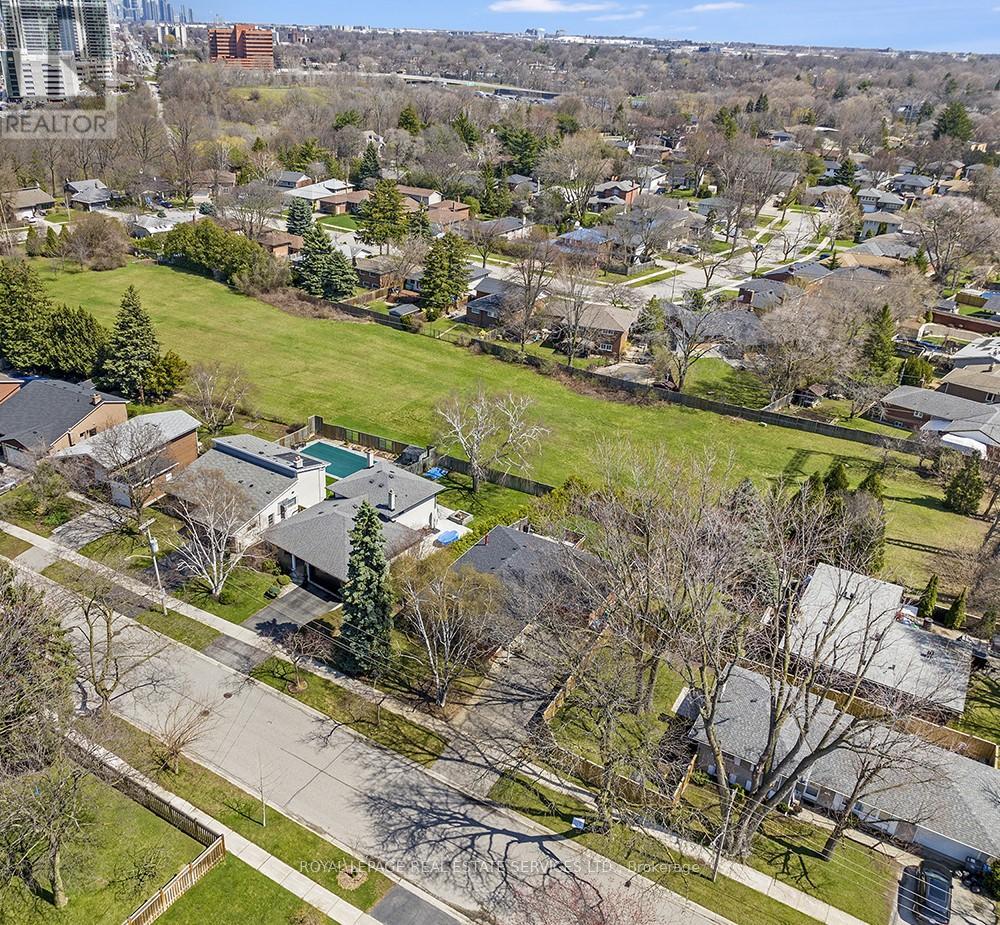 1602 Carletta Drive, Mississauga, Ontario  L4X 1E5 - Photo 4 - W12838956