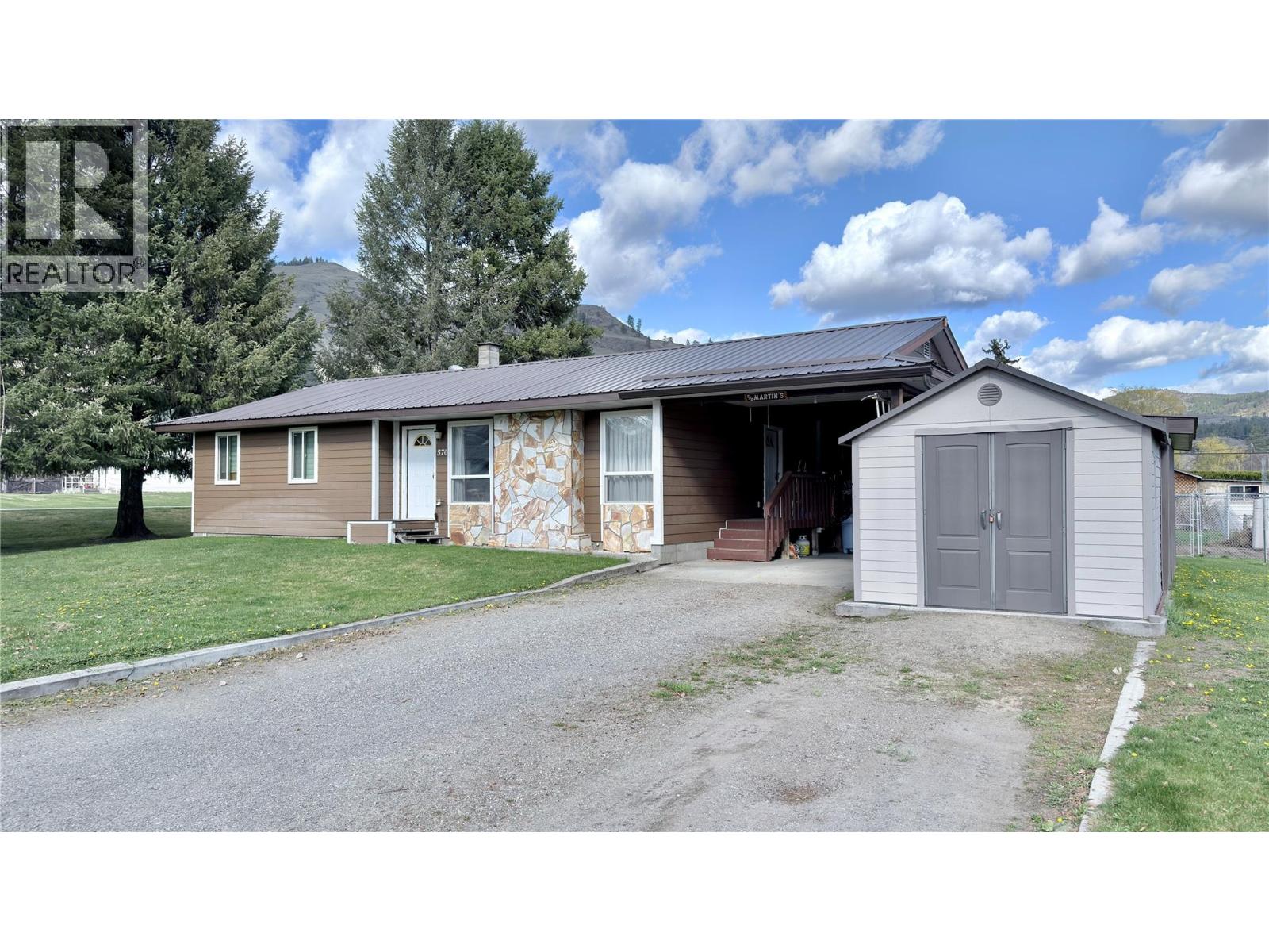 570 Eholt Street, Midway, British Columbia  V0H 1M0 - Photo 3 - 10374397