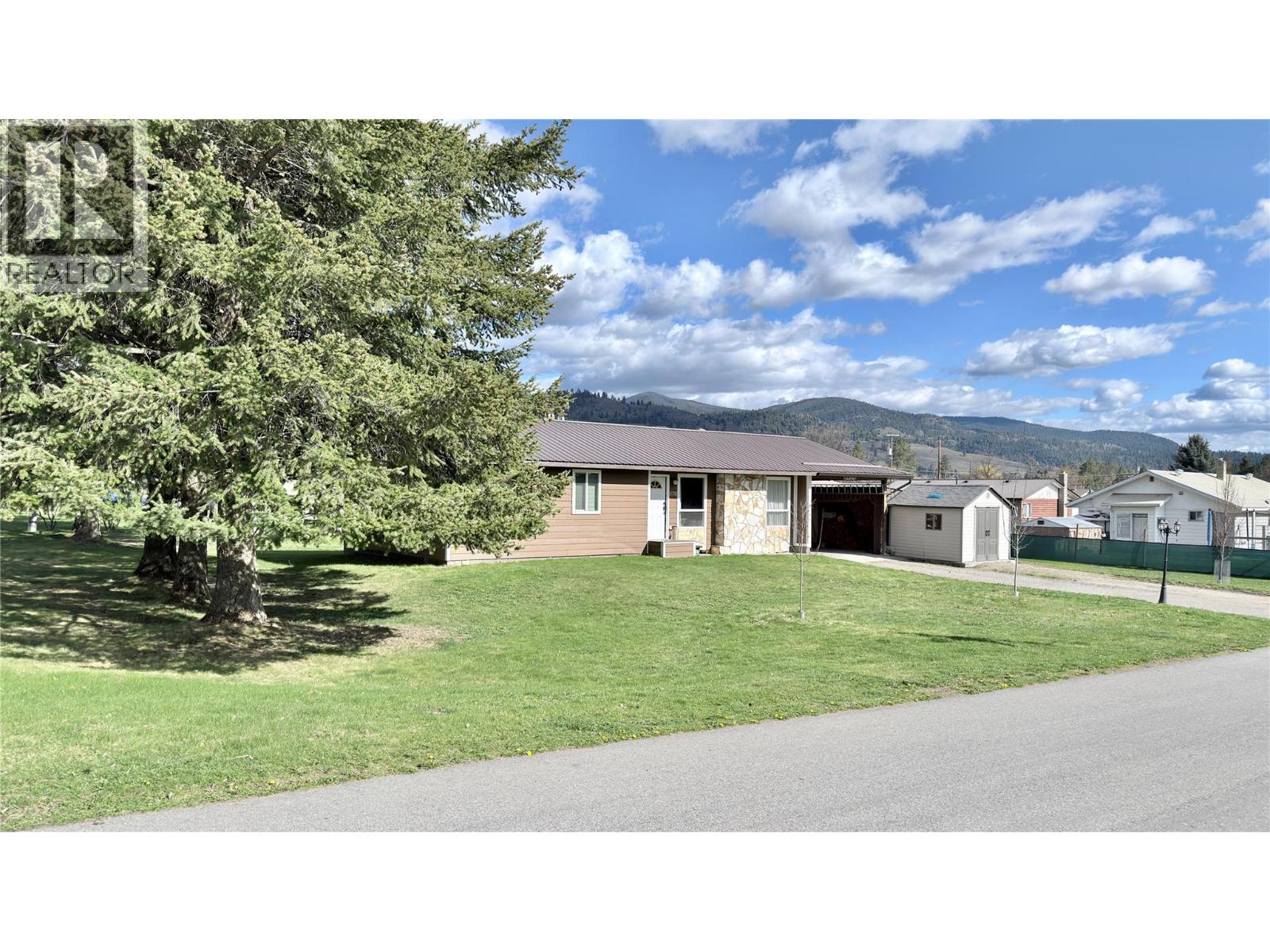 570 Eholt Street, Midway, British Columbia  V0H 1M0 - Photo 4 - 10374397