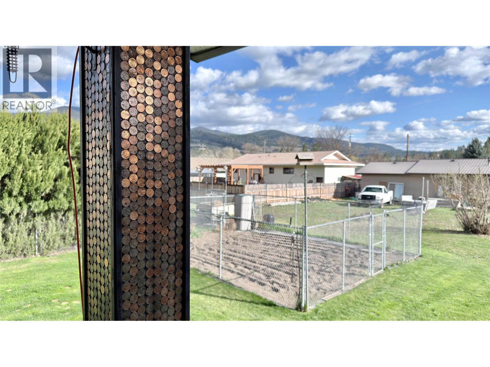 570 Eholt Street, Midway, British Columbia  V0H 1M0 - Photo 16 - 10374397