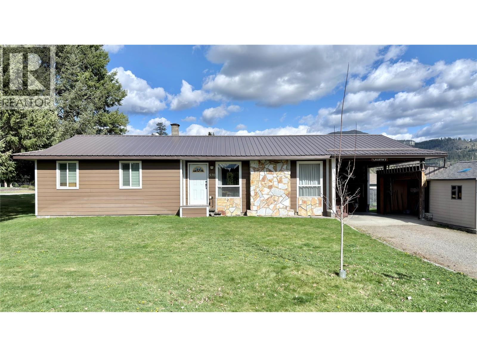 570 Eholt Street, Midway, British Columbia