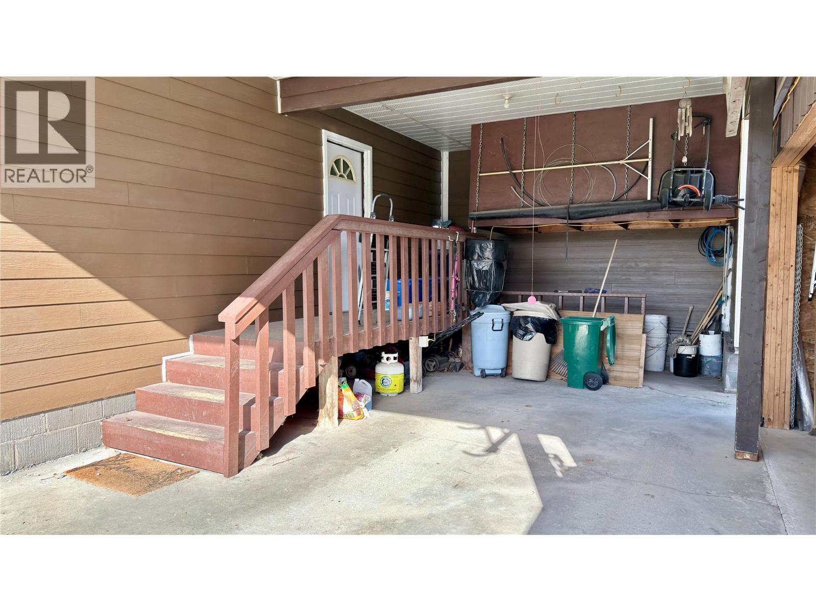 570 Eholt Street, Midway, British Columbia  V0H 1M0 - Photo 5 - 10374397